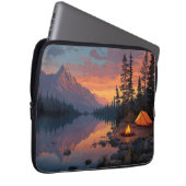 Friedliches Camping am Bergsee Laptopschutzhülle (Vorne Rechts)