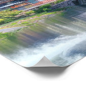 Friedliches Dorf am Ufer Poster (Ecke)