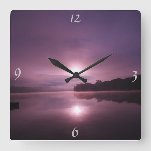 Friedliches Rosa/Pflaumenblättern Landschaft über Quadratische Wanduhr (Vorderseite)