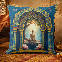Friedvoller goldener Buddha in Meditation in Indie