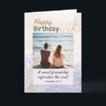 Friend Birthday Foto Modernes Bibelverse Christlic Karte<br><div class="desc">Friend Birthday Fotokarte zeigt einen modernen,  blauen und schlichten Hintergrund. Es enthält die Bibelverse-Sprichwörter 27:9,  "Eine süße Freundschaft erfrischt das Soul." Die Insider-Schrift Sprichwörter 27:17: "Freunde schärfen einander die Köpfe." Der Gruß kann für eine handgeschriebene Nachricht personalisiert oder gelöscht werden.</div>