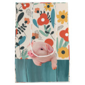 Friendly Baby Pig | Niedliches Baby Mittlere Geschenktüte (Rückseite)