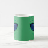 Friendly Cartoon Alien Face Kaffeetasse (Mittel)