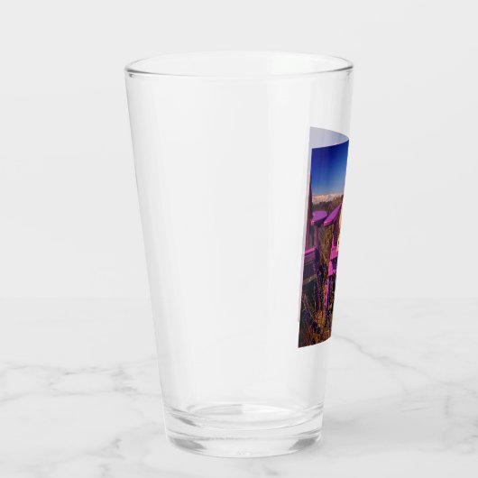 Friendly Cute Shih Tzu Puppy Smiles, Purple Chair Glas (Rechts)