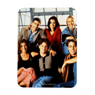 FRIENDS™ Cast sitzt in Monicas Wohnung Magnet