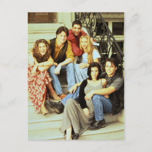 FRIENDS™   Darsteller auf der Vortreppe sitzend Einladungspostkarte