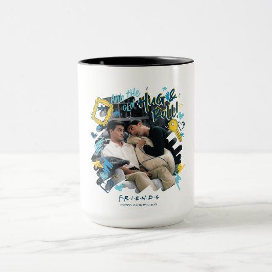 FRIENDS™ | Die alte Umarmung und Rolle Tasse (Zentrum)