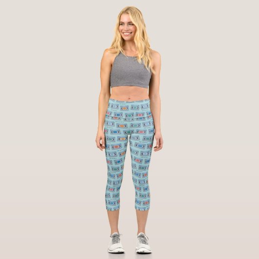 FRIENDS™ | Die mit Video-Tape-Muster Capri Leggings (Vorderseite)