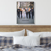 FRIENDS™ | Ehepaare in Form von Arbeitskleidung Leinwanddruck (Insitu (Schlafzimmer))