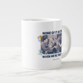 FRIENDS™ | Gruppenumarmung Jumbo-Tasse (Vorderseite Rechts)