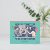 FRIENDS™ | Gruppenumarmung Postkarte (Stehend Vorderseite)