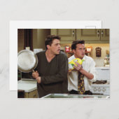FRIENDS™ | Joey & Chandler Scared Einladungspostkarte (Vorne/Hinten)