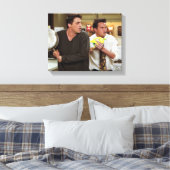 FRIENDS™ | Joey & Chandler Scared Leinwanddruck (Insitu (Schlafzimmer))