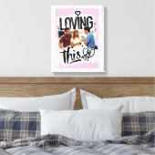 FRIENDS™ | Joey, Rachel, & Ross - Das lieben! Leinwanddruck (Insitu (Schlafzimmer))