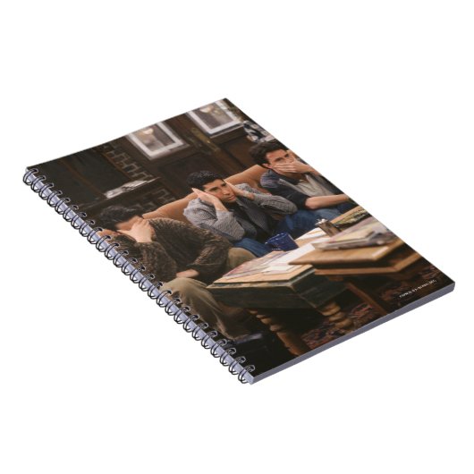 FRIENDS™ | Joey, Ross und Chandler auf dem Sofa Notizblock (Rechte Seite)