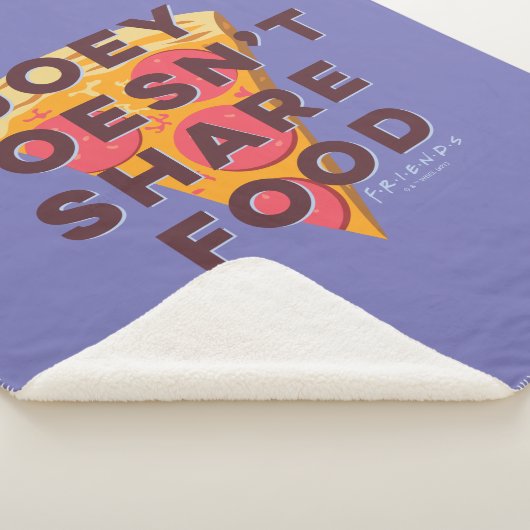 FRIENDS™ | Joey teilt Essen nicht - Pizza Sherpadecke (3/4)