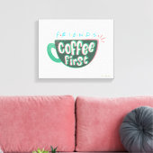 FRIENDS™ | Kaffee zuerst Leinwanddruck (Insitu (Wohnzimmer))