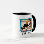 FRIENDS™ | Phoebe & Monica Waxing Legs Tasse (VorderseiteRechts)