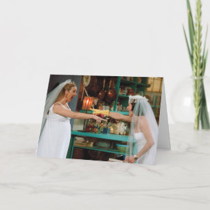 FRIENDS™ Phoebe und Monica in Hochzeitskleidern Karte