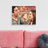 FRIENDS™ | Ross macht Rachel's Makeup Leinwanddruck (Insitu (Wohnzimmer))