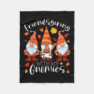 Friendsgiving mit meinen Gnomies Thanksgiving Drei Fleecedecke