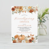 Friendsgiving Thanksgiving Pumpkin Fall Leaves Einladung (Stehend Vorderseite)