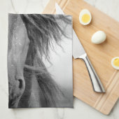 Friesischer Hengst im Wind. Geschirrtuch (Viertel Falte)