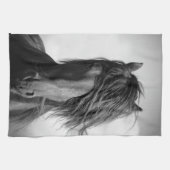 Friesischer Hengst im Wind. Geschirrtuch (Horizontal)