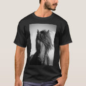 Friesischer Hengst im Wind. T-Shirt (Vorderseite)