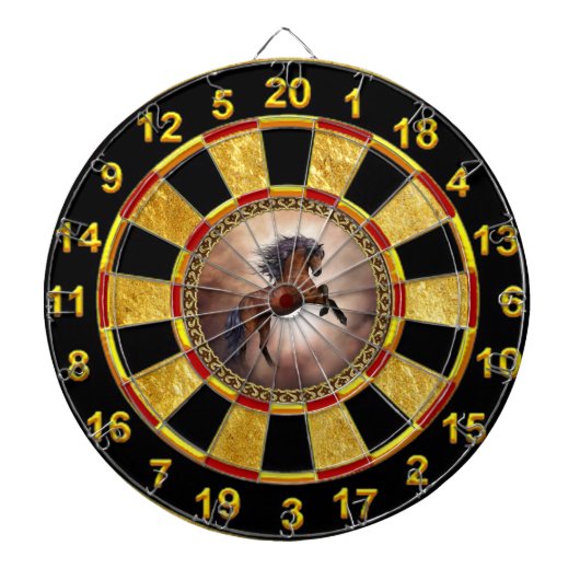 Friesisches braunes Pferd, das oben mit Dartscheibe (vorne)