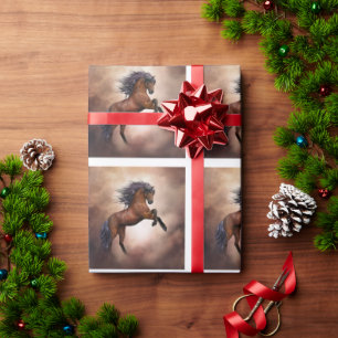 Friesisches braunes Pferd, das oben mit Geschenkpapier