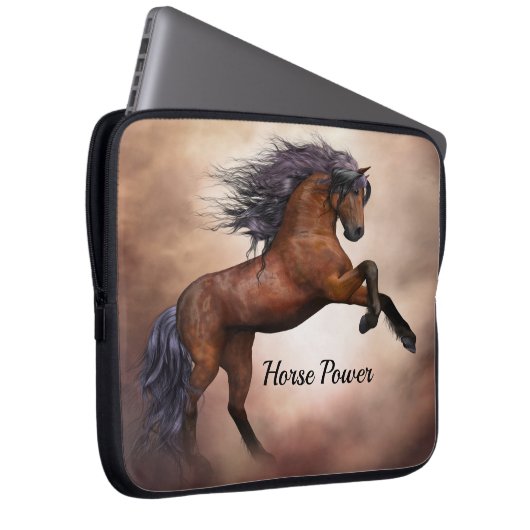 Friesisches braunes Pferd, das oben mit Laptopschutzhülle (Vorne Rechts)