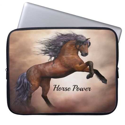 Friesisches braunes Pferd, das oben mit Laptopschutzhülle (Vorderseite)