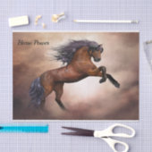 Friesisches braunes Pferd, das oben mit Seidenpapier (Handwerk)