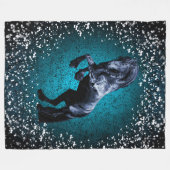 Friesisches Pferd, schwarzer Hengst, Schnee, blau Fleecedecke (Vorderseite (Horizontal))