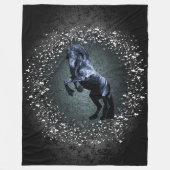 Friesisches Pferd, schwarzer Hengst, Schnee, grau Fleecedecke (Vorderseite)