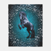 Friesisches Pferd, schwarzer Stallion, Schnee, Fleecedecke (Vorderseite)