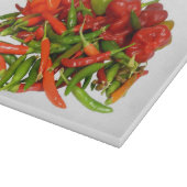 Frisch ausgewähltes Paprika-hackendes Brett (Ecke)