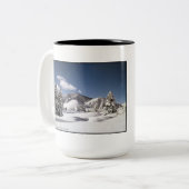 Frisch gefallener Schnee Zweifarbige Tasse (Vorderseite Links)