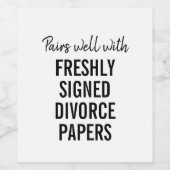 Frisch gezeichnete Scheidungsdokumente Weinetikett (Einzelnes Label)