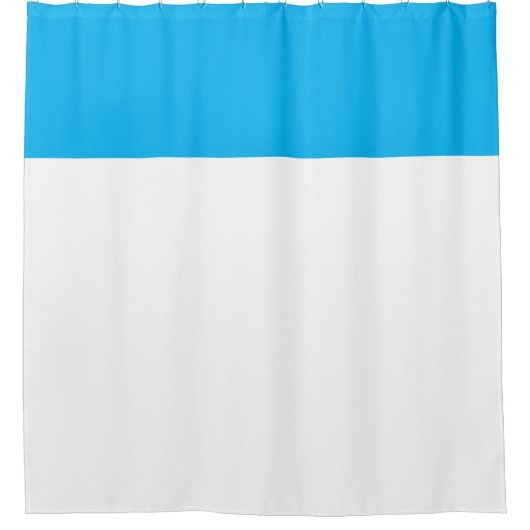 Frisch heller blauer Minimalistischer Farbblock Duschvorhang (Vorderseite)