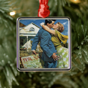 Frisch Vermählte kaufen erstes Haus mit Vintage-Li Ornament Aus Metall