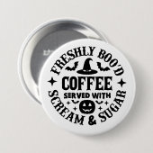 Frisch verzauberte Kaffee serviert mit Schrei & Zu Button (Vorne & Hinten)