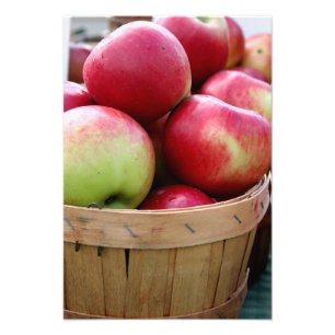 Frischäpfel im Korb auf dem Bauer Markt Fotodruck