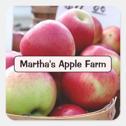 Frischäpfel im Korb auf dem Bauer Markt Quadratischer Aufkleber (Vorderseite)