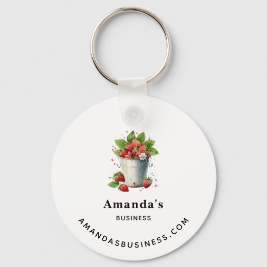 Frische gepflückte Erdbeeren in einem Eimer - Gesc Schlüsselanhänger (Rückseite)
