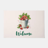 Frische gepflückte Erdbeeren in einem Eimer Willko Fußmatte (Vorderseite)