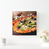 Frische italienische Pizza Quadratische Wanduhr (Zuhause)