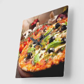 Frische italienische Pizza Quadratische Wanduhr (Winkel)