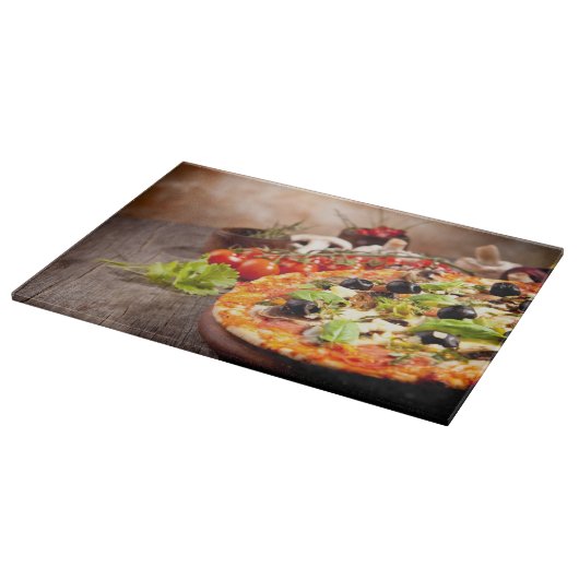 Frische italienische Pizza Schneidebrett (Ecke)